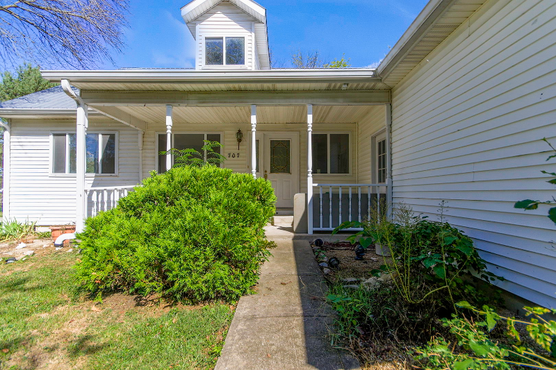 707 East Brick Street - Photo 2 of 20