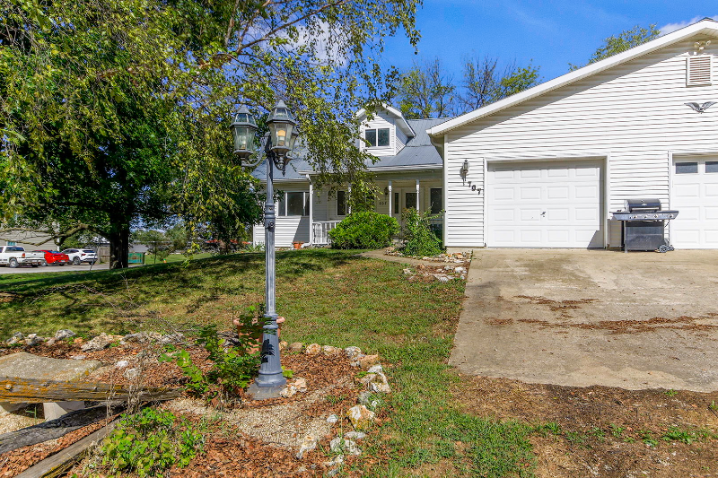 707 East Brick Street - Photo 4 of 20