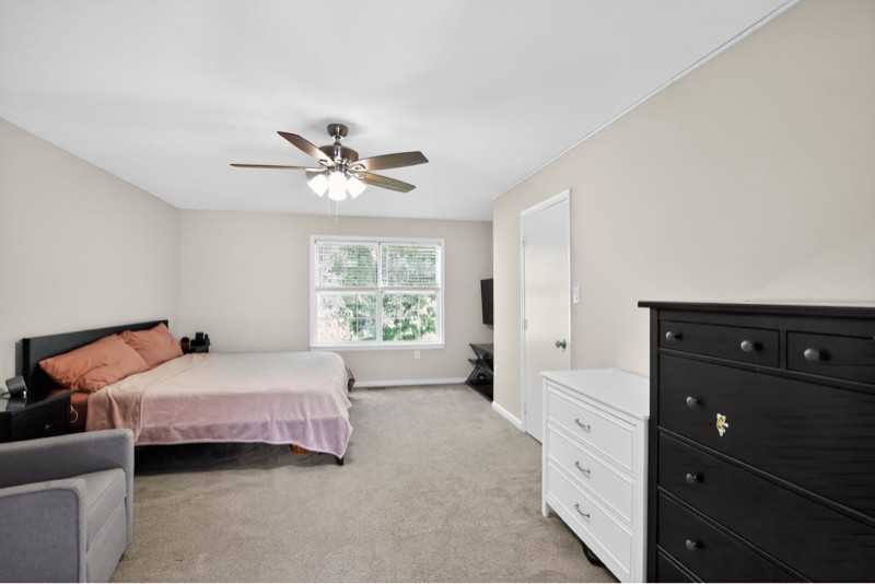 405 Westminster Ln - Photo 4 of 23