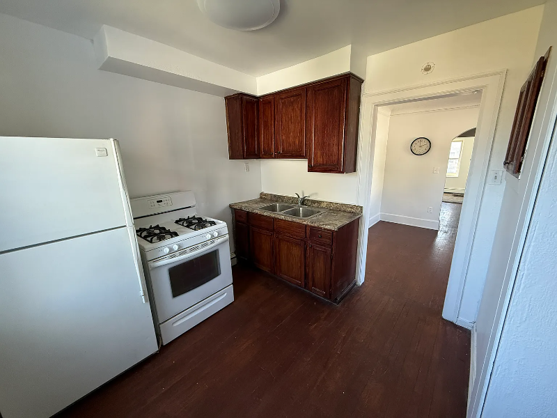 22174 Cushing Ave - Photo 2 of 8