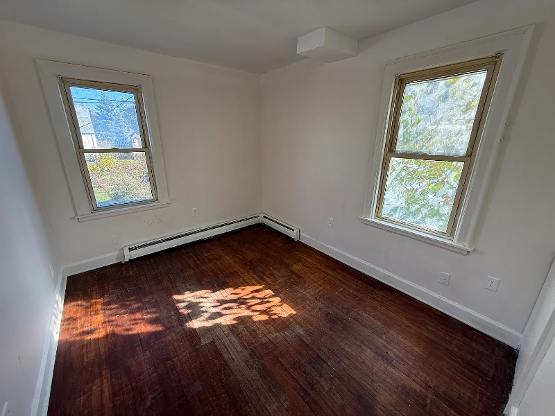 22174 Cushing Ave - Photo 3 of 8