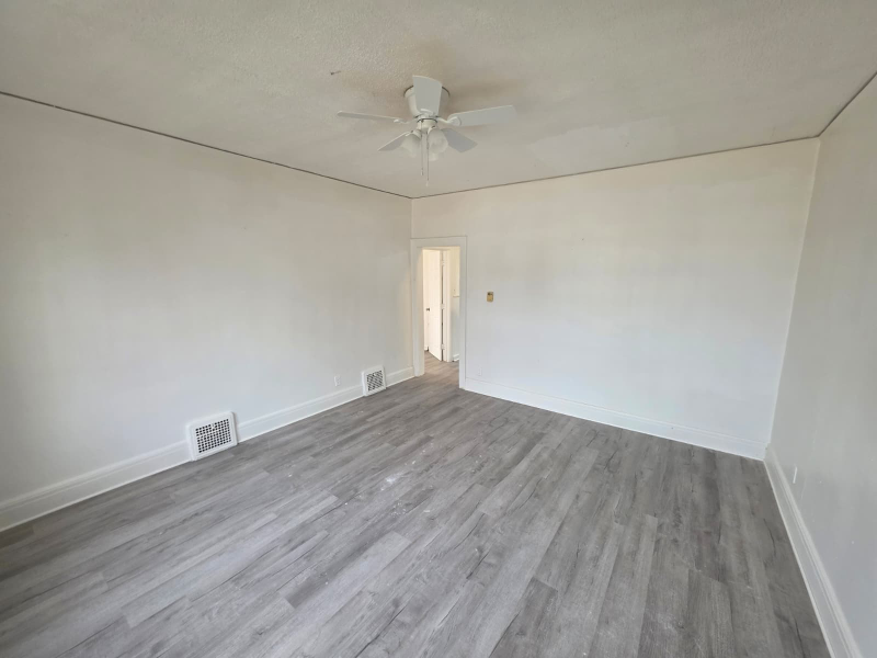 22727 Rein Ave - Photo 4 of 13