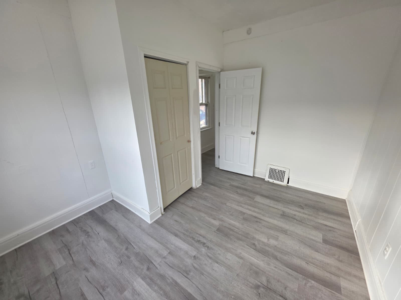 22727 Rein Ave - Photo 7 of 13