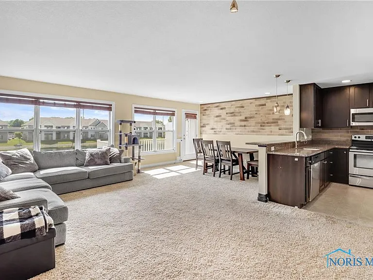 4733 Lakeside Drive - Photo 3 of 15