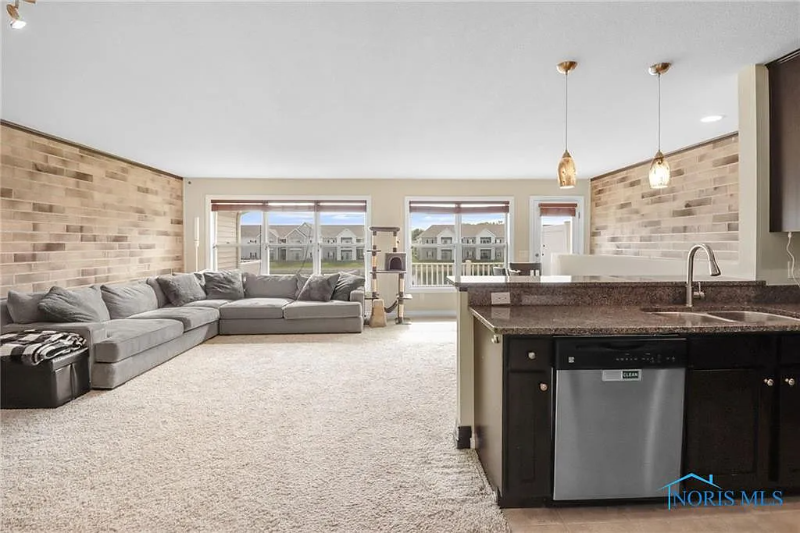 4733 Lakeside Drive - Photo 5 of 15