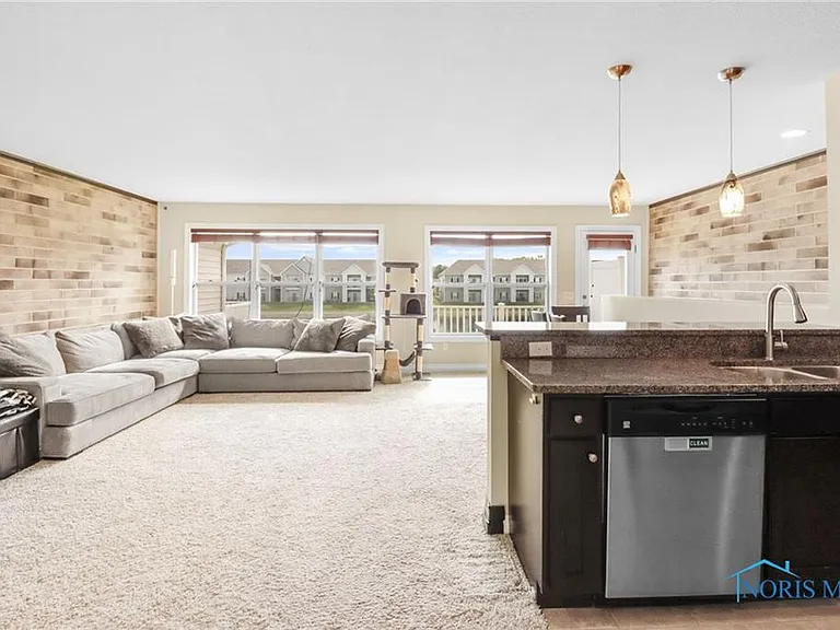 4733 Lakeside Drive - Photo 6 of 15