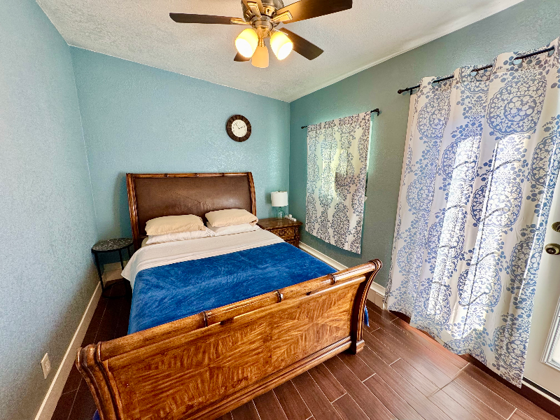 5333 Longridge Avenue #4MINI