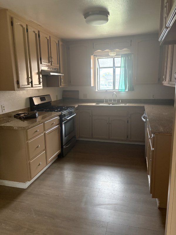 1905 Roth Ct - Photo 2 of 12