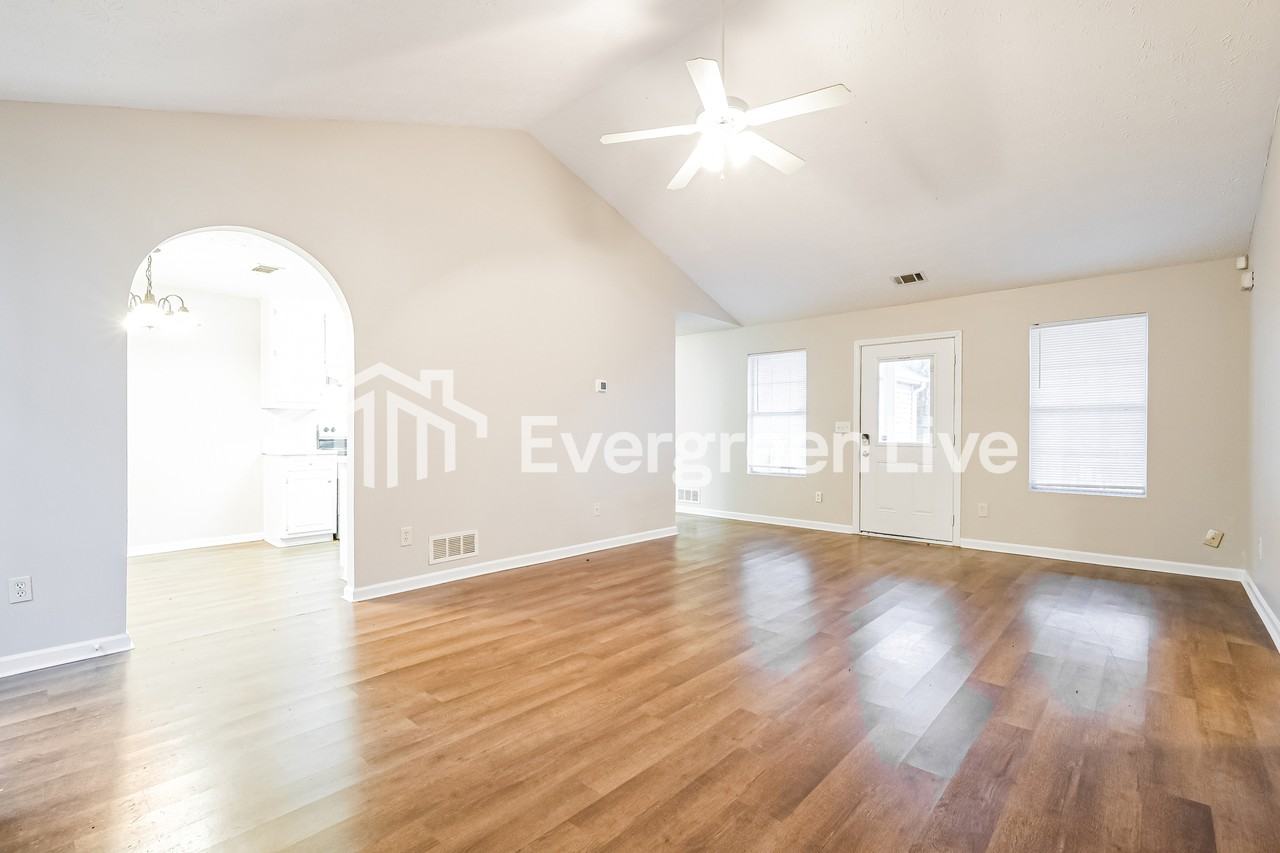 528 Arcadia Ct - Photo 5 of 16