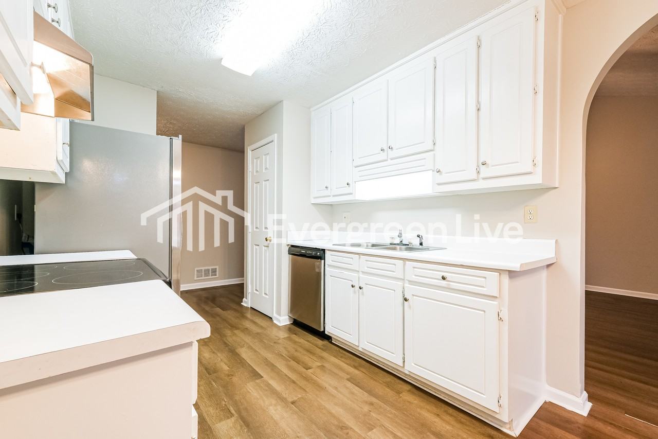 528 Arcadia Ct - Photo 6 of 16