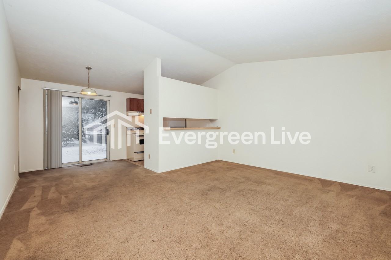 6376 Greenfield Way - Photo 7 of 18