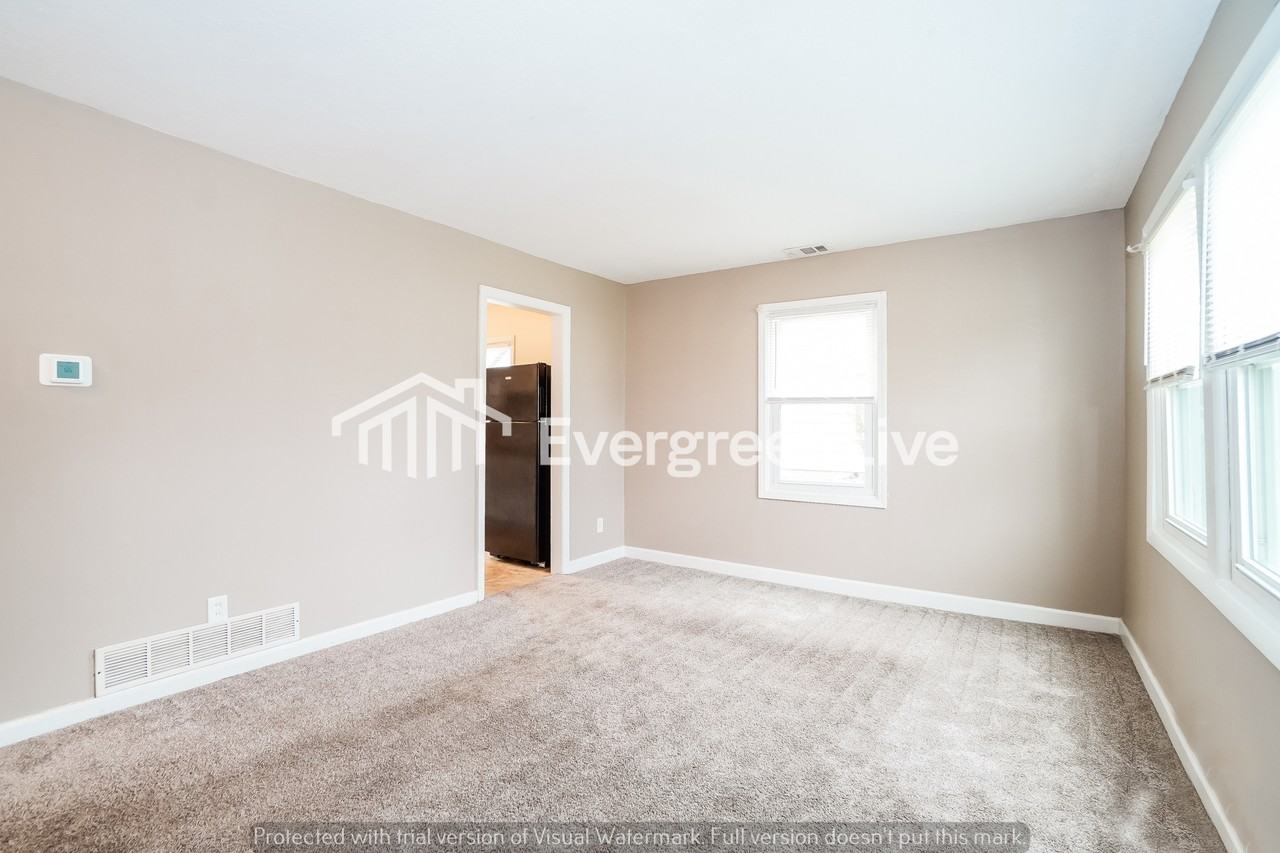 2365 Lindale Rd - Photo 3 of 15