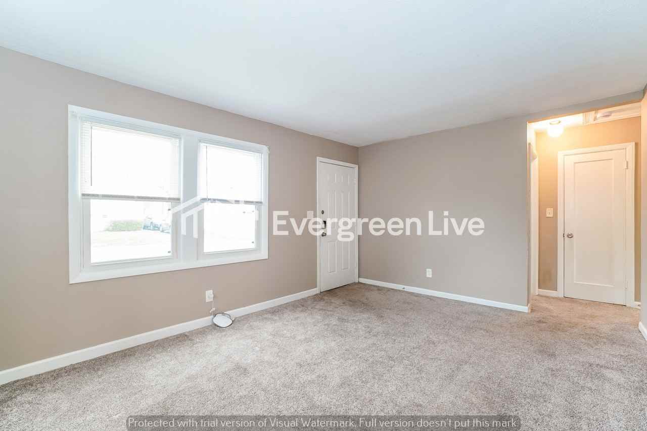 2365 Lindale Rd - Photo 4 of 15