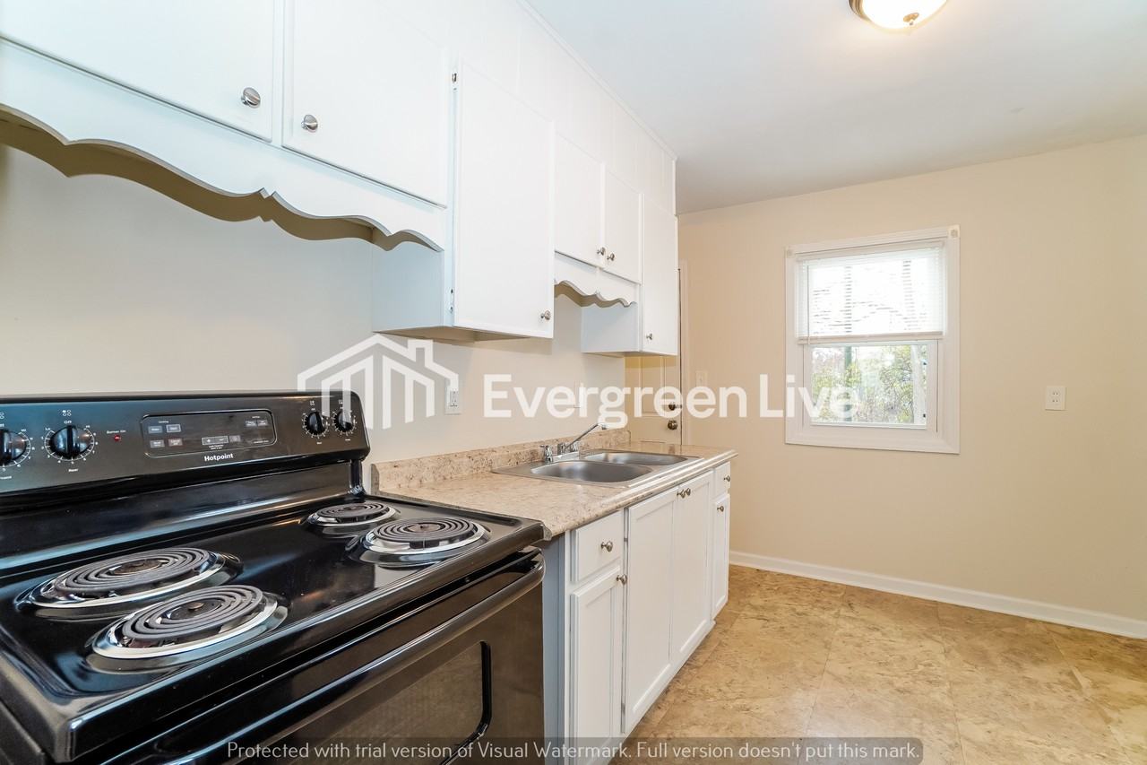 2365 Lindale Rd - Photo 6 of 15