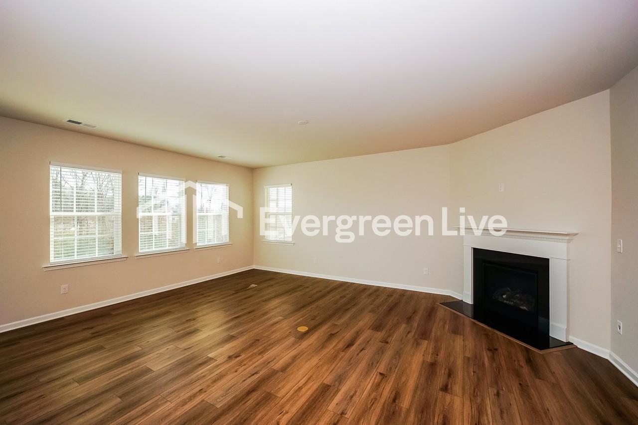 6466 Fairfax Ct - Photo 5 of 16