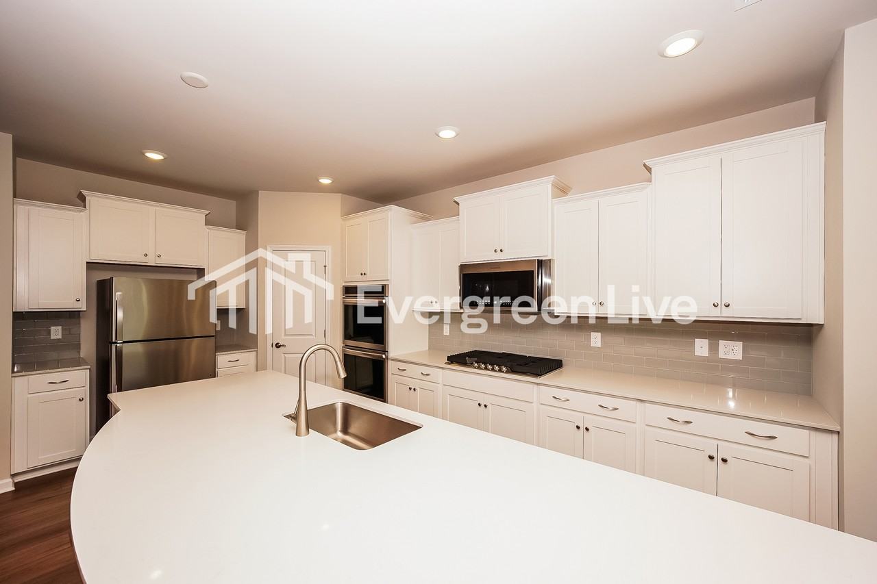 6466 Fairfax Ct - Photo 7 of 16