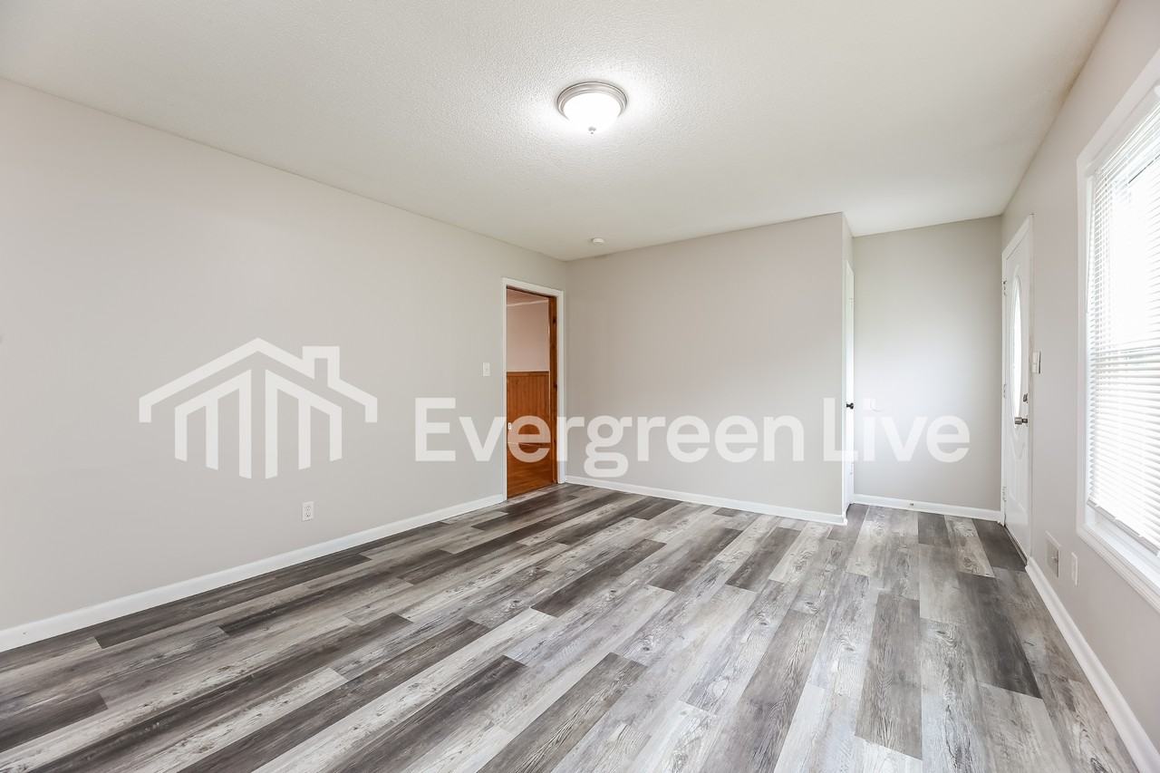 215 Crawford Cir - Photo 3 of 15