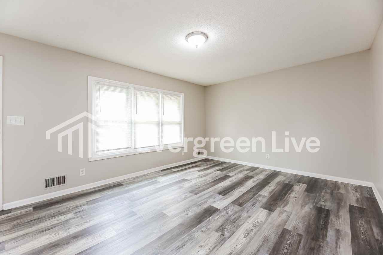 215 Crawford Cir - Photo 4 of 15