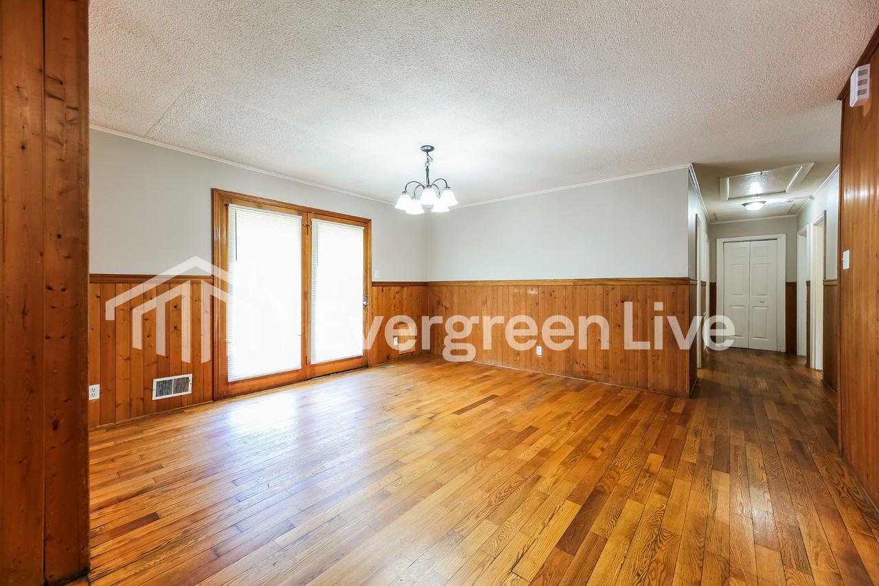 215 Crawford Cir - Photo 5 of 15