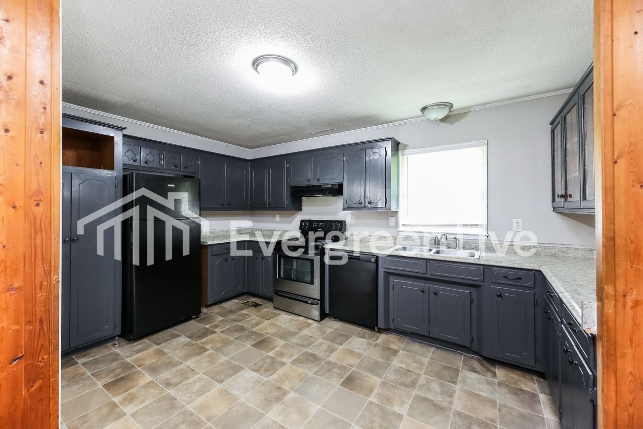 215 Crawford Cir - Photo 6 of 15