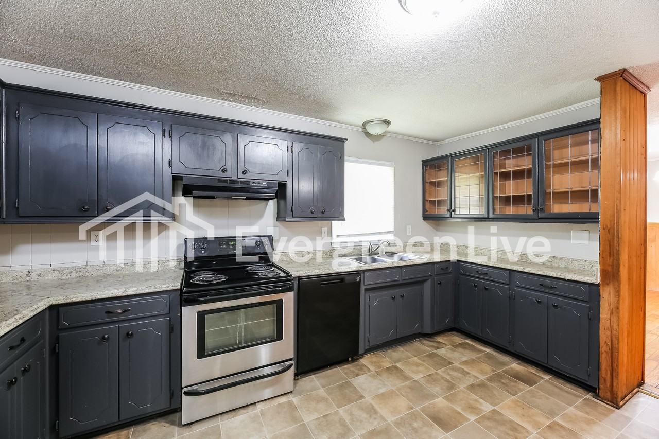 215 Crawford Cir - Photo 7 of 15