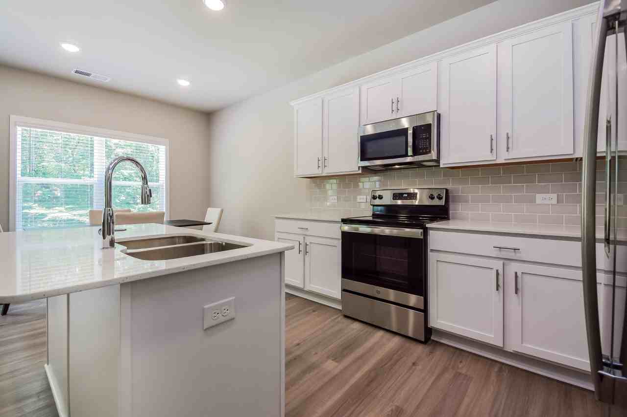 3318 Lilac Creek Trl - Photo 7 of 39