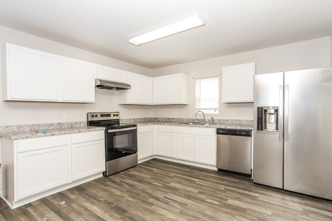 940 Haley St - Photo 5 of 16