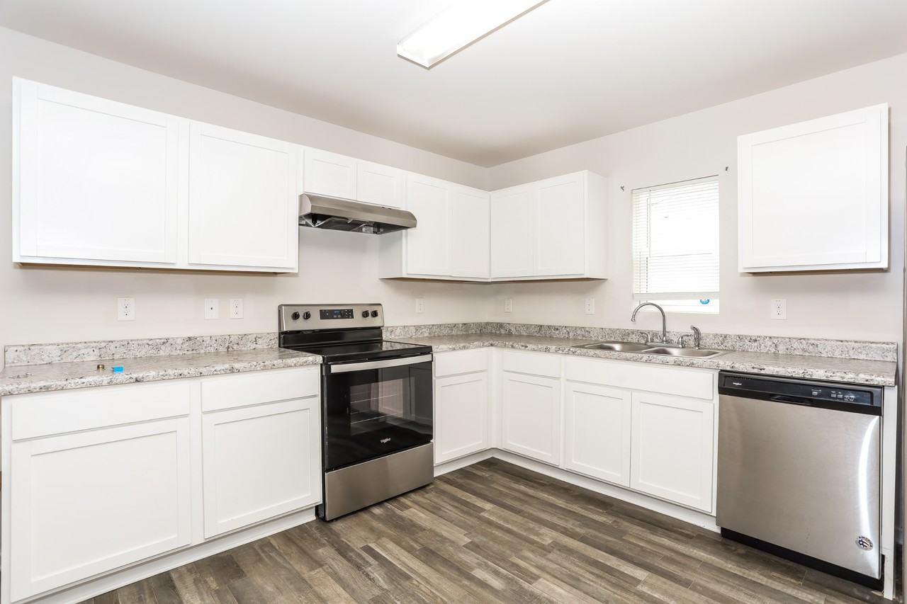 940 Haley St - Photo 6 of 16