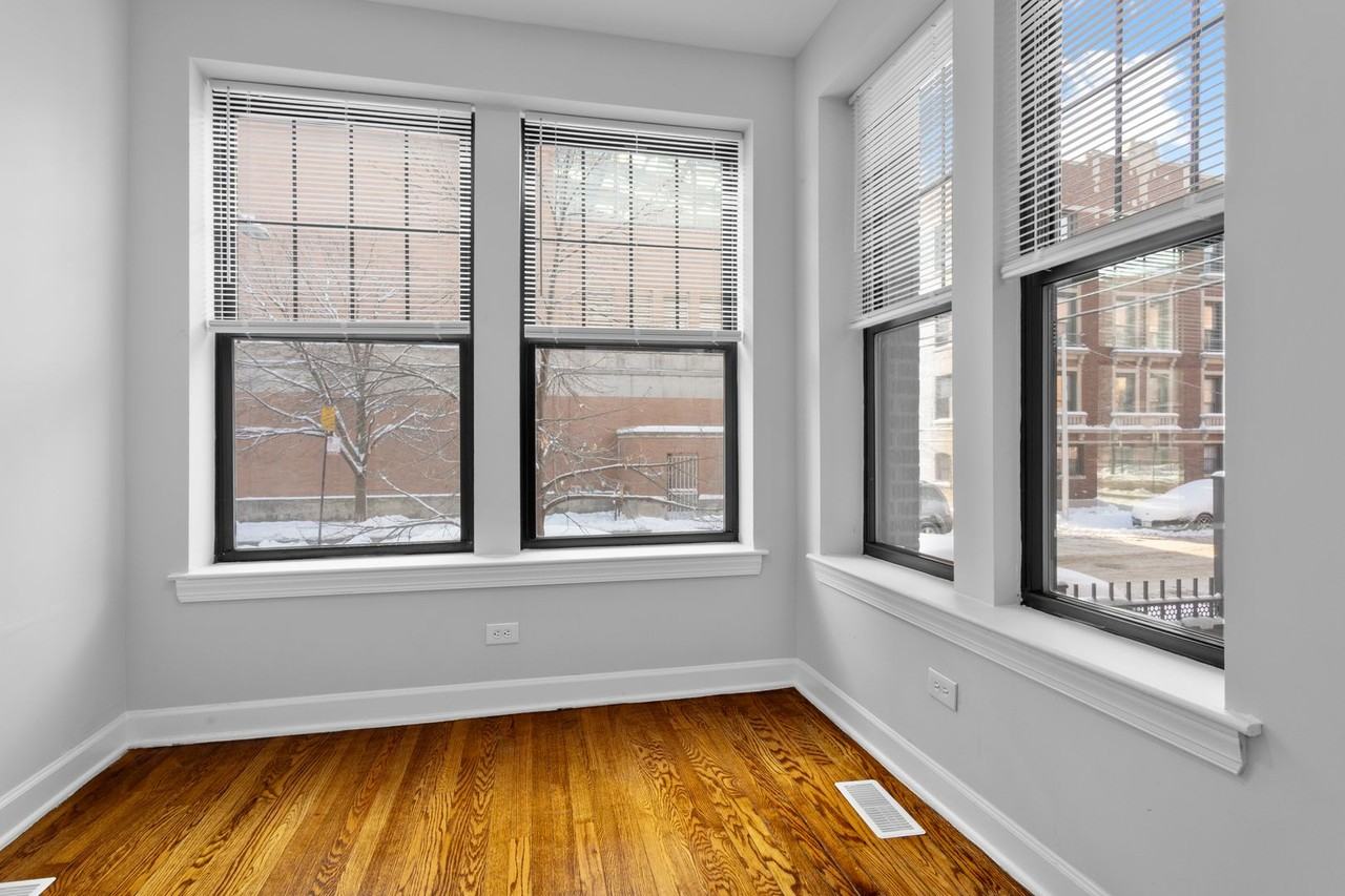 The Marshfield Manor - Photo 5 of 38