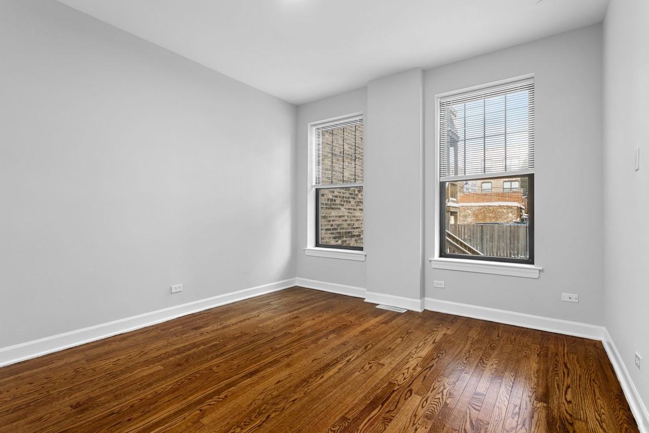 The Marshfield Manor - Photo 7 of 38