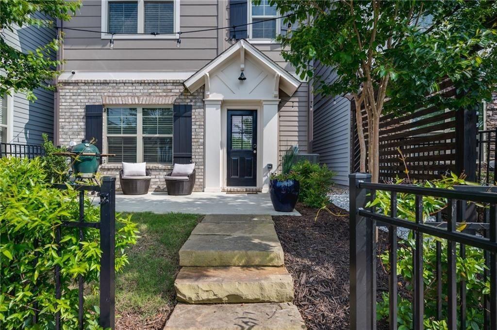 1093 Kirkland Circle Southeast - Photo 3 of 38