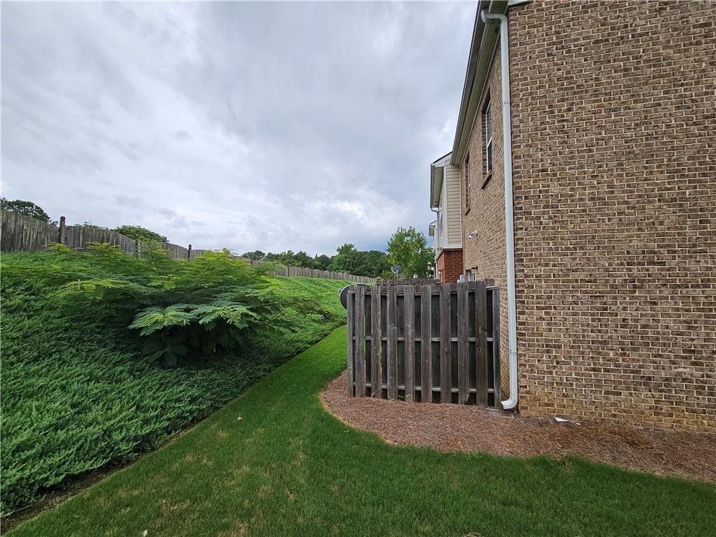 2160 Hawks Bluff Trail - Photo 3 of 21