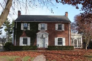 featured image of 1029 North Noyes Boulevard