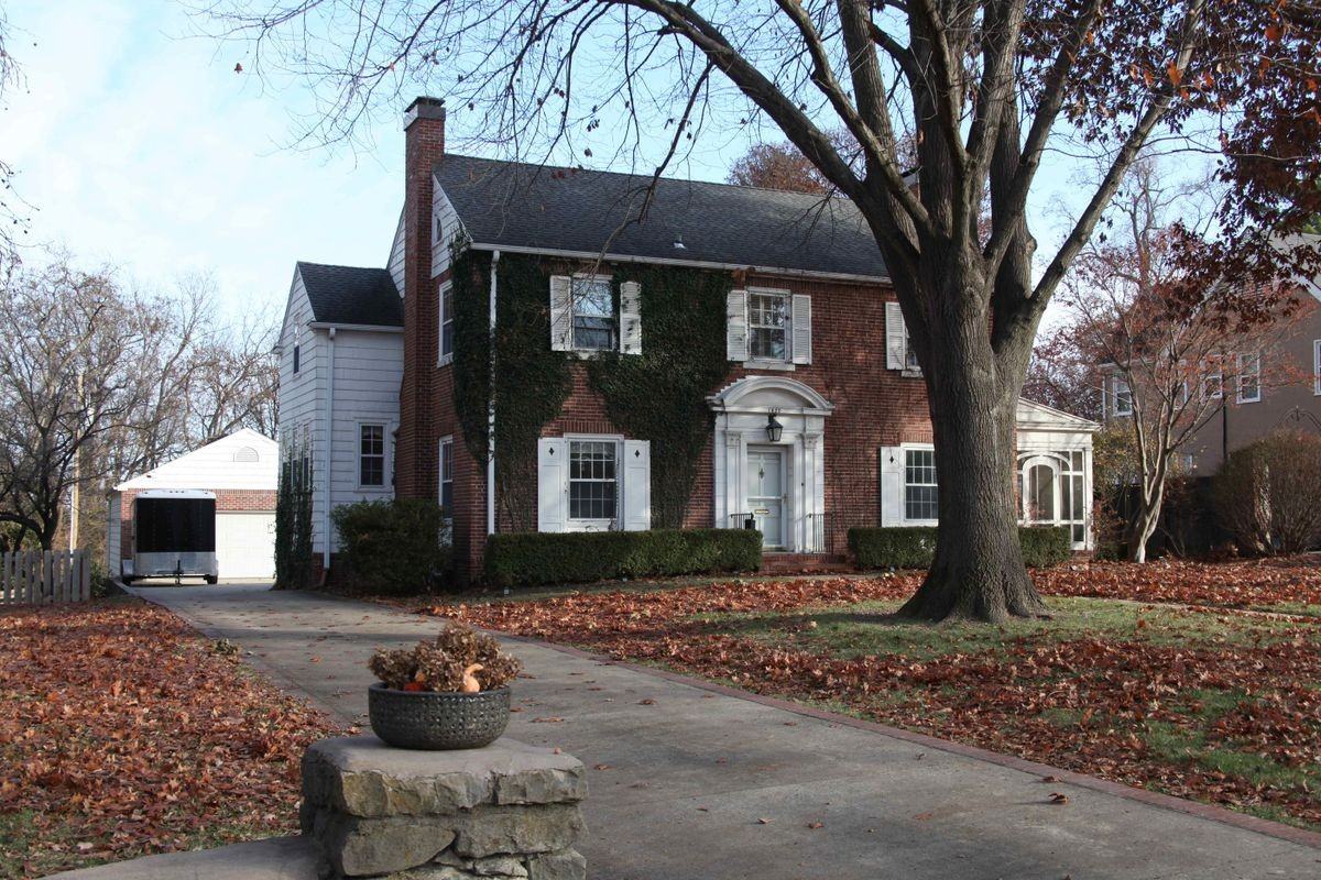 1029 N Noyes Blvd - Photo 2 of 37