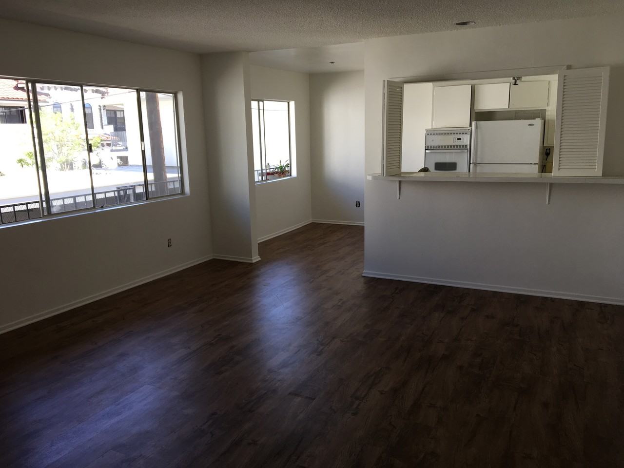 1344 N Columbus Ave #12 - Photo 2 of 9