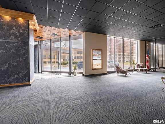 125 Southwest Jefferson Avenue - Photo 5 of 31