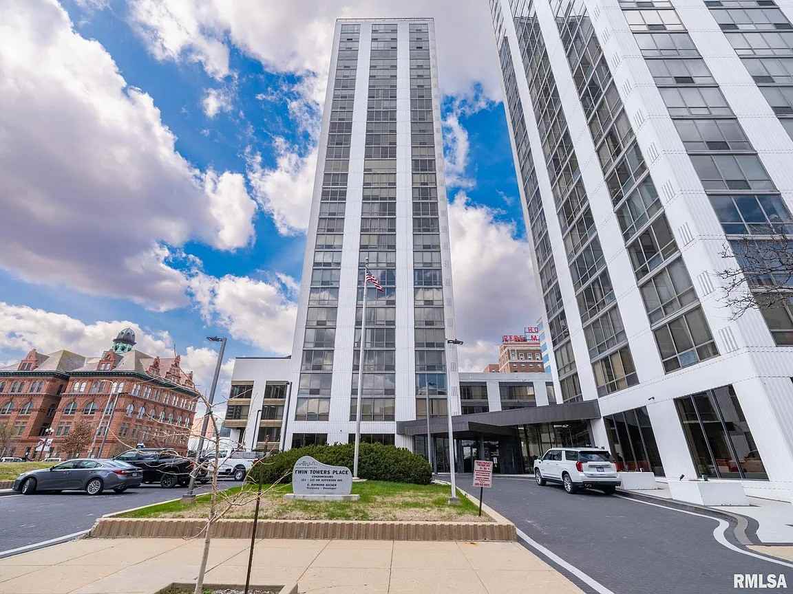 125 Southwest Jefferson Avenue - Photo 7 of 31