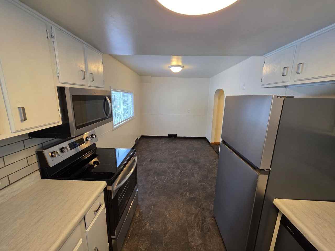 940 W Weiland Ave - Photo 4 of 15