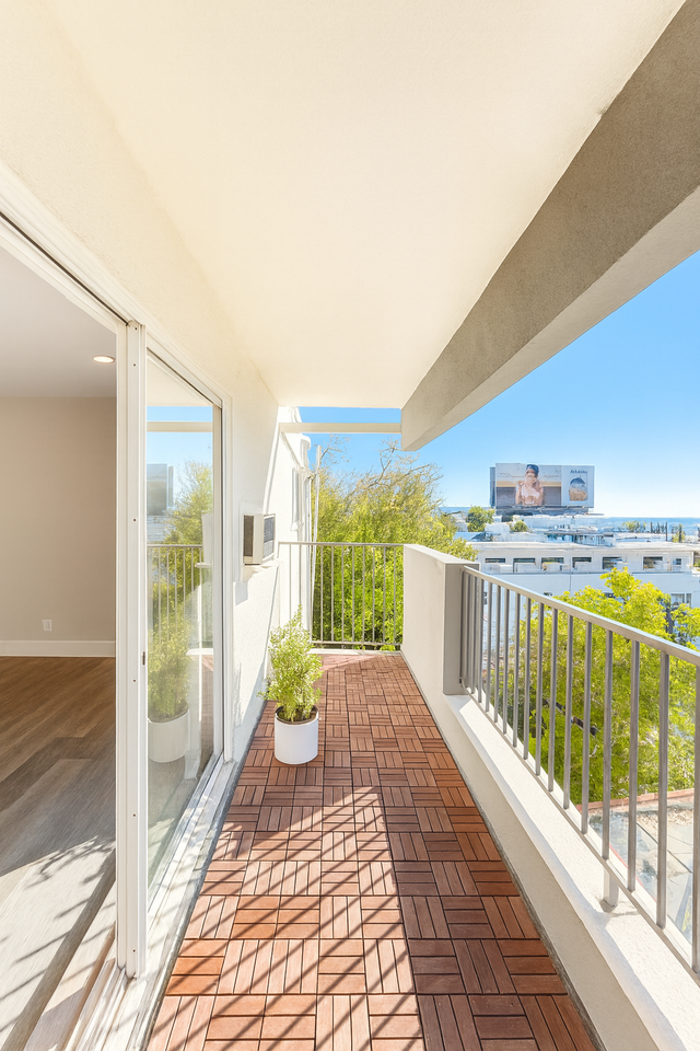 1124 N Sherbourne Dr #32 - Photo 4 of 14