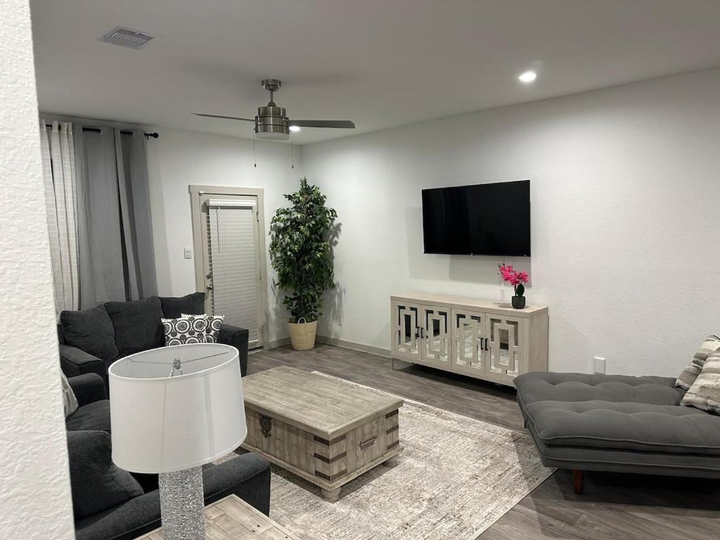 12810 Heddington Grove Ln #NA - Photo 5 of 18