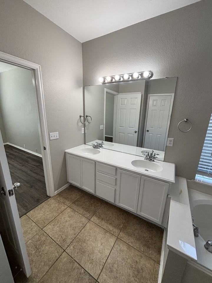 2756 Thorncreek Lane #NA - Photo 6 of 20