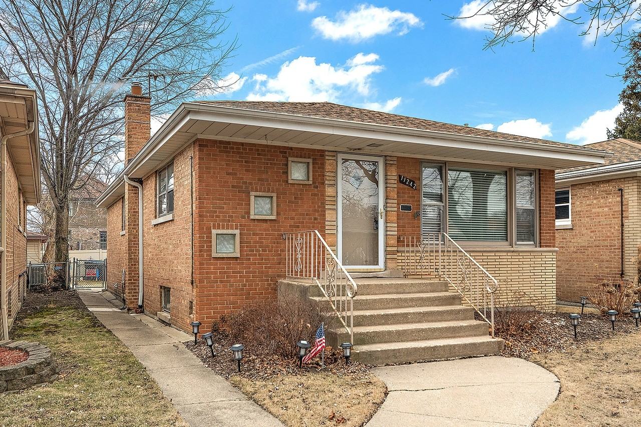 11242 S Whipple St #NA - Photo 2 of 13