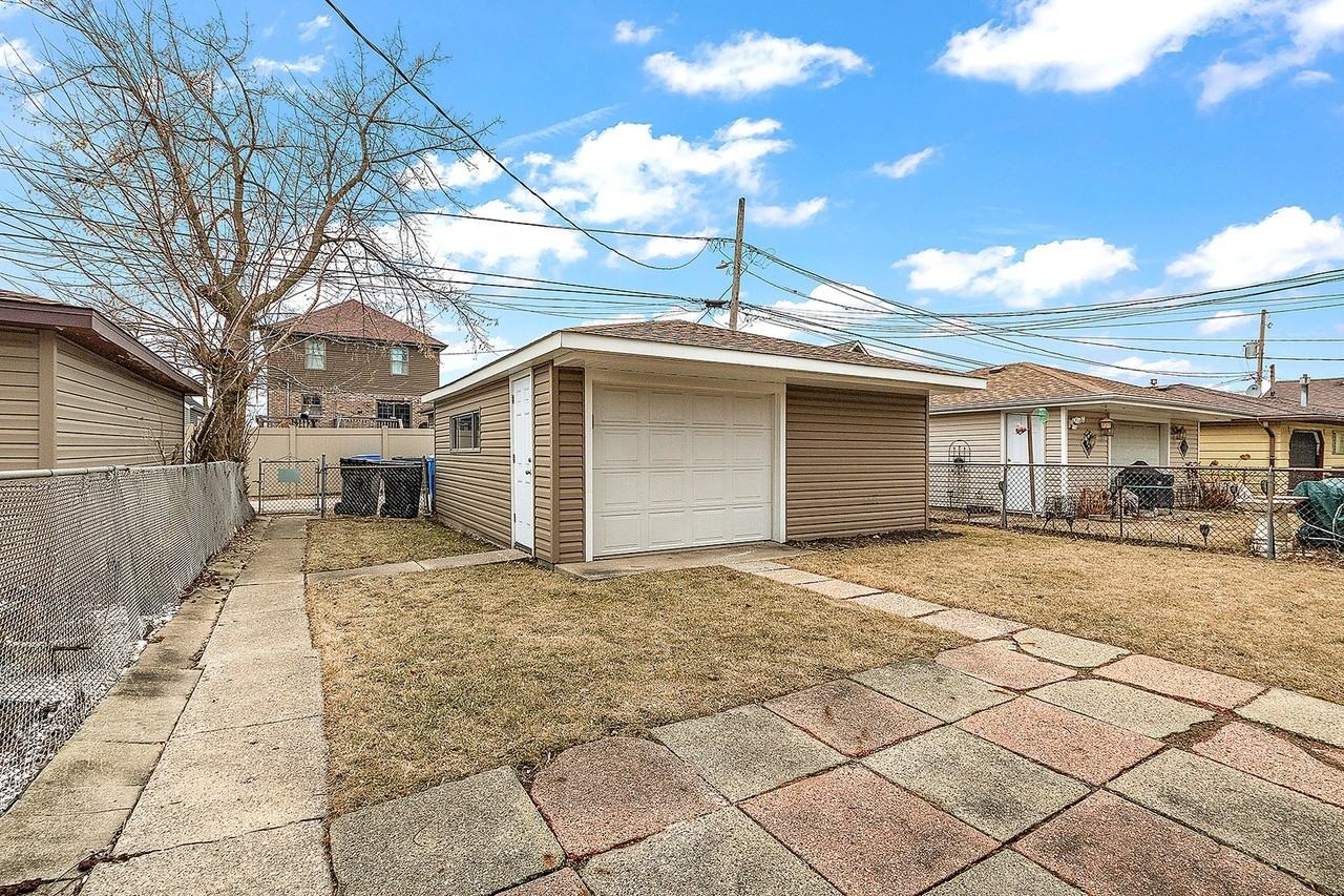 11242 S Whipple St #NA - Photo 4 of 13