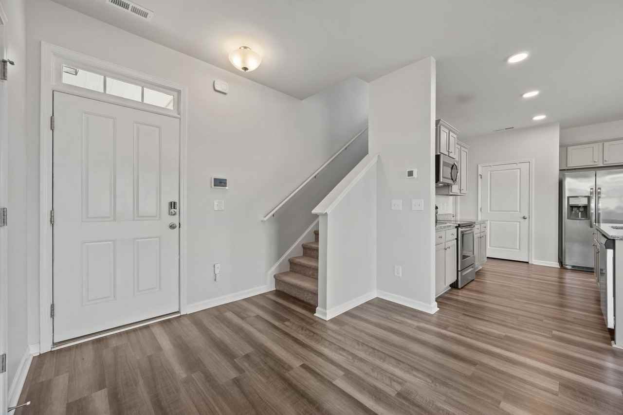 800 Lenox Dr - Photo 2 of 30