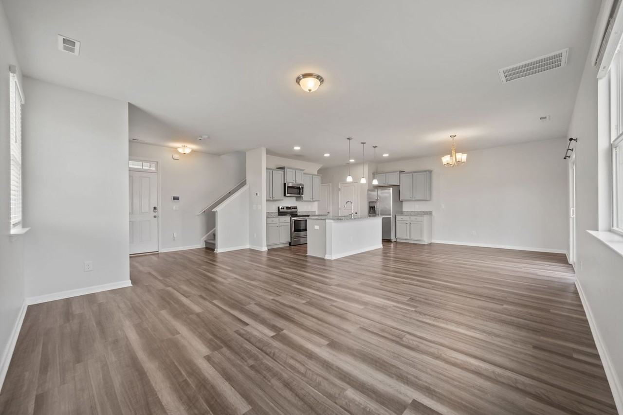 800 Lenox Dr - Photo 3 of 30