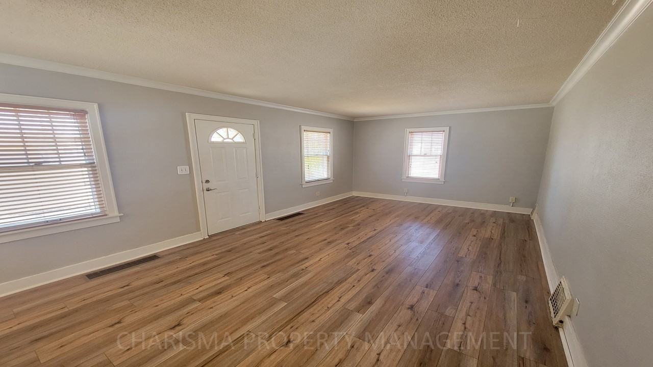 700 S Hawthorne Ave #NA - Photo 2 of 29