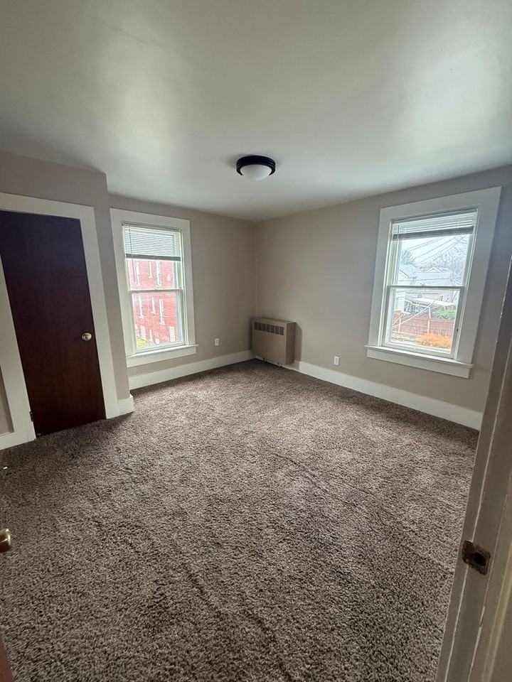 1209 Saint Marys Ave - Photo 5 of 10