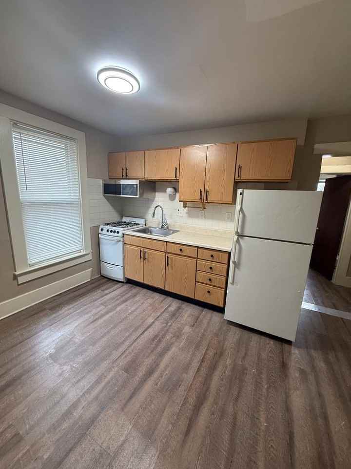 1209 Saint Marys Ave - Photo 3 of 10