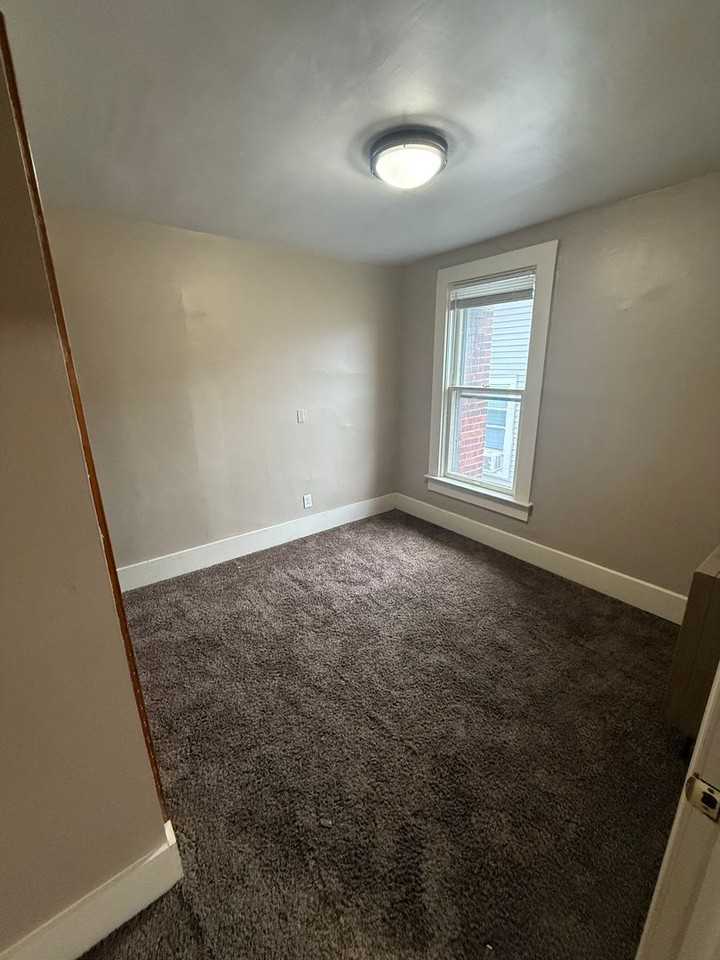 1209 Saint Marys Ave - Photo 4 of 10