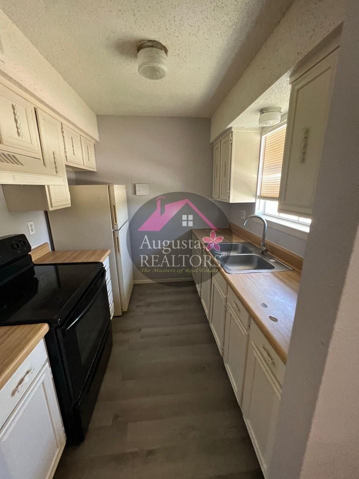 Willow Park Apartments - Photo 3 of 8